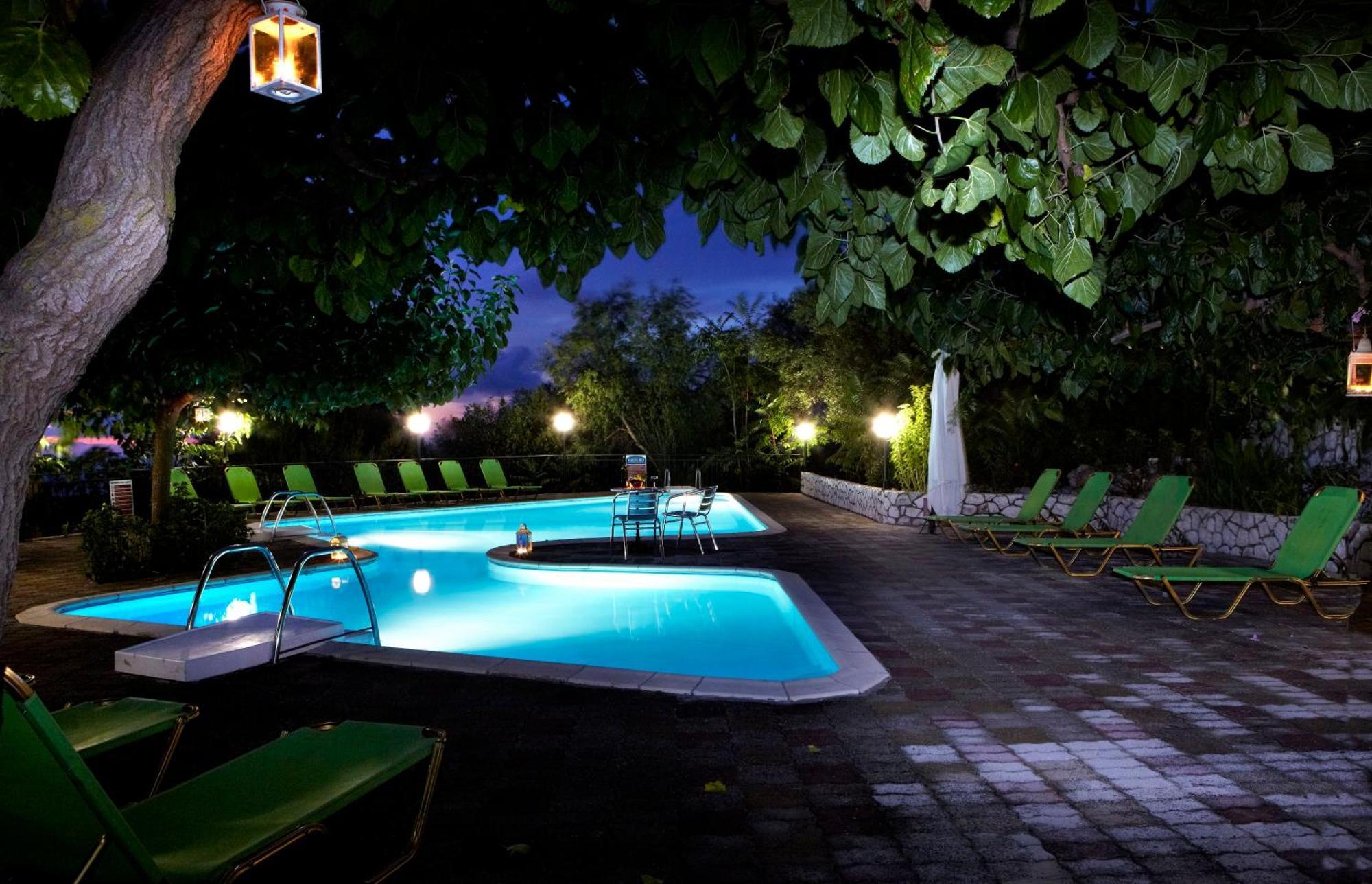 Dafnoudi Hotel Apartments Antipata Kültér fotó