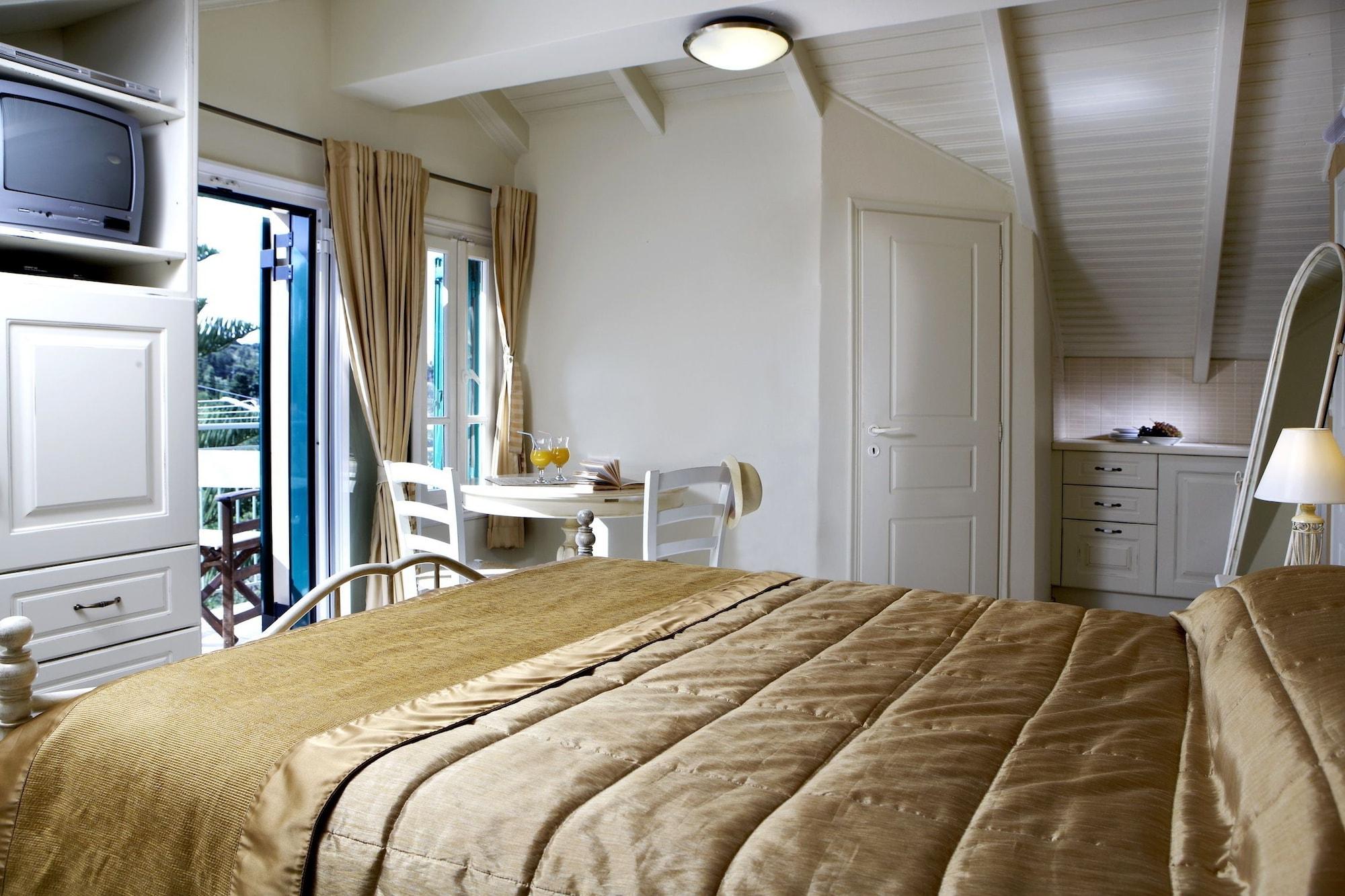 Dafnoudi Hotel Apartments Antipata Kültér fotó