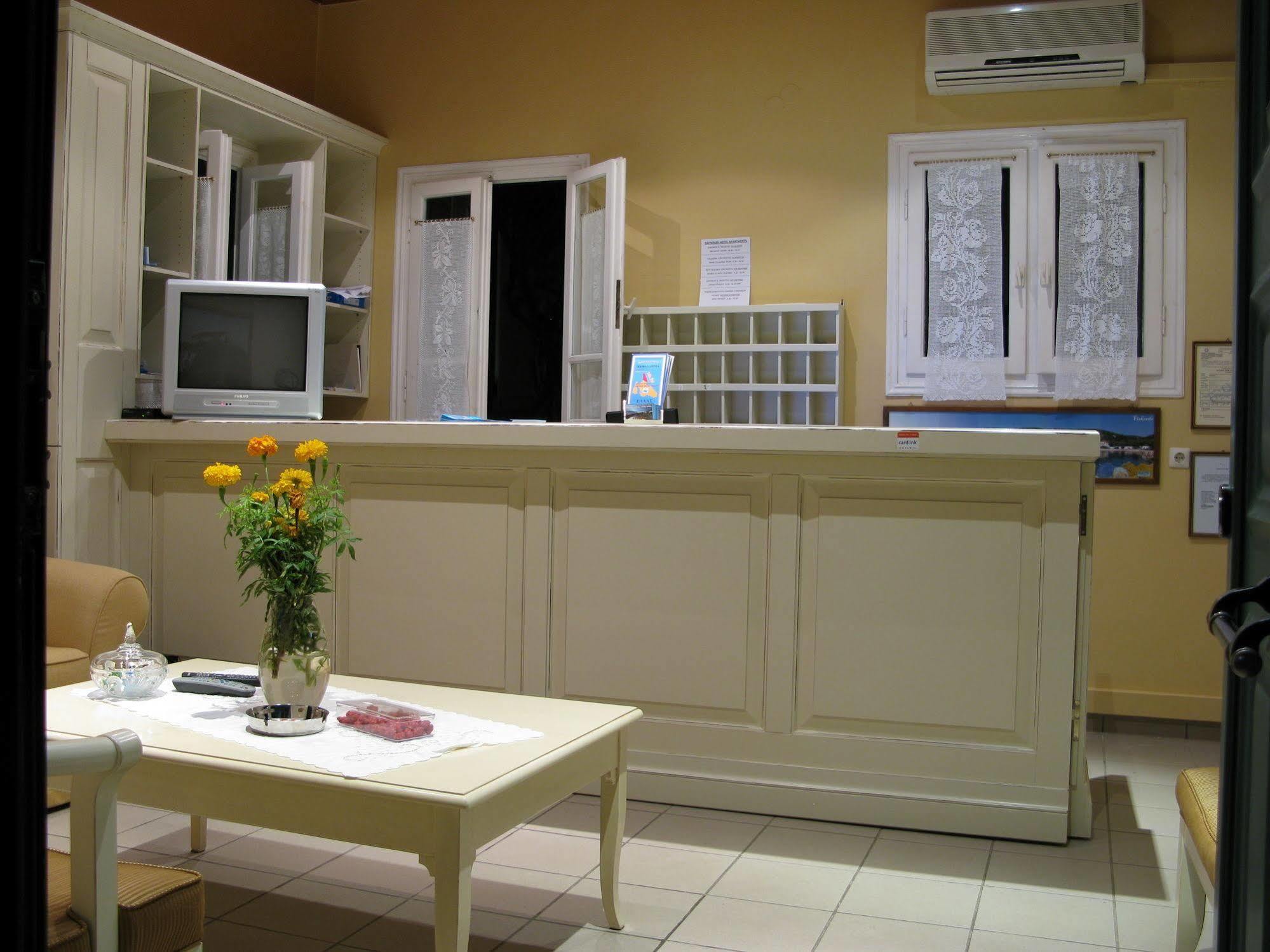 Dafnoudi Hotel Apartments Antipata Kültér fotó