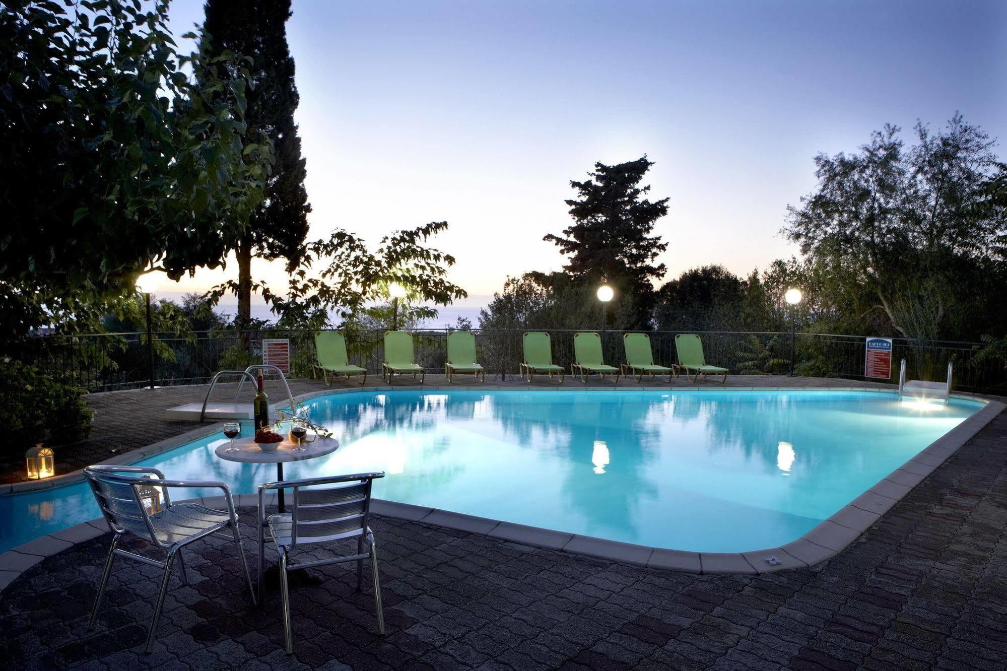 Dafnoudi Hotel Apartments Antipata Kültér fotó