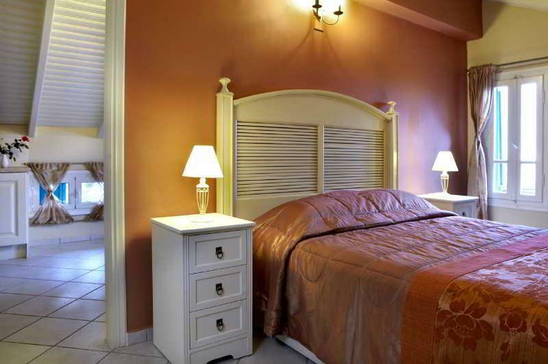 Dafnoudi Hotel Apartments Antipata Kültér fotó